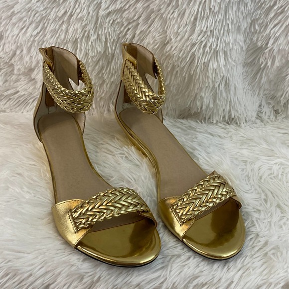 Seychelles Shoes - NEW Seychelles SPELLING BEE Gold Wedge Sandal 9